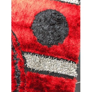Lamis Shaggy silk and black and red light