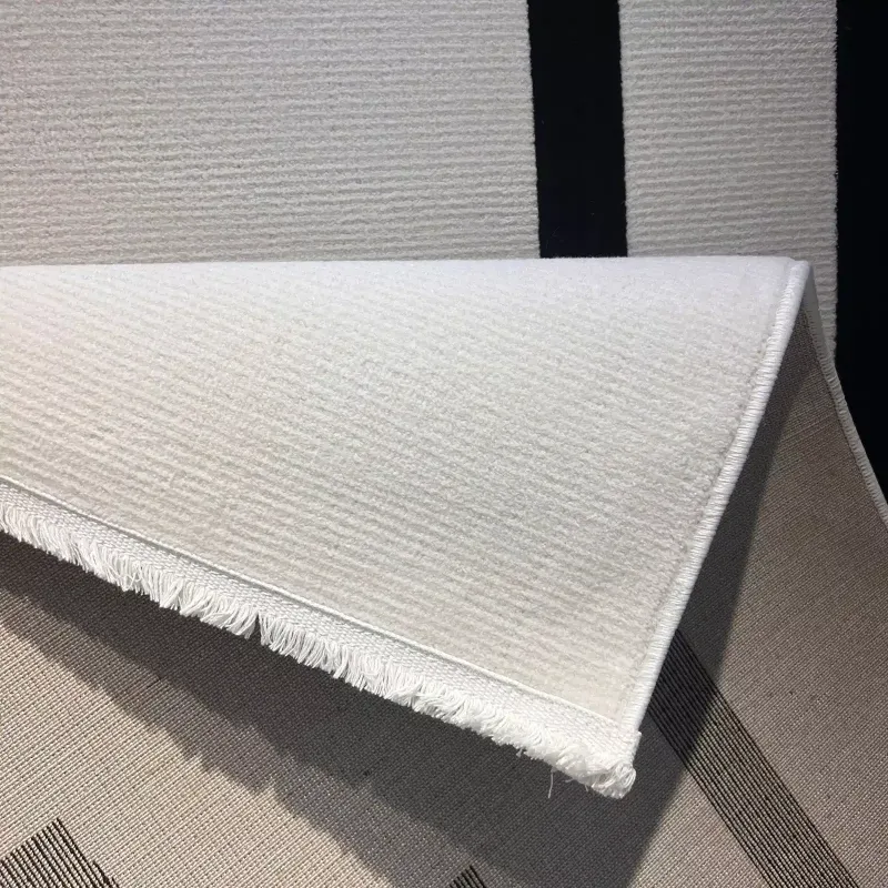 سجاد تركي اطار برواز فريم F493A كريم اسود مقاس 150*220