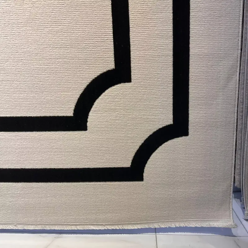 سجاد تركي اطار برواز فريم F493A كريم اسود مقاس 150*220