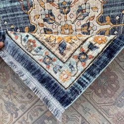 سجاد تركي هانوفر KM69A ازرق غامق كريم مقاس 300*400