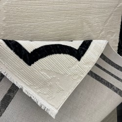 سجاد تركي اطار برواز فيكتوريا 41601A كريم اسود مقاس 150*220