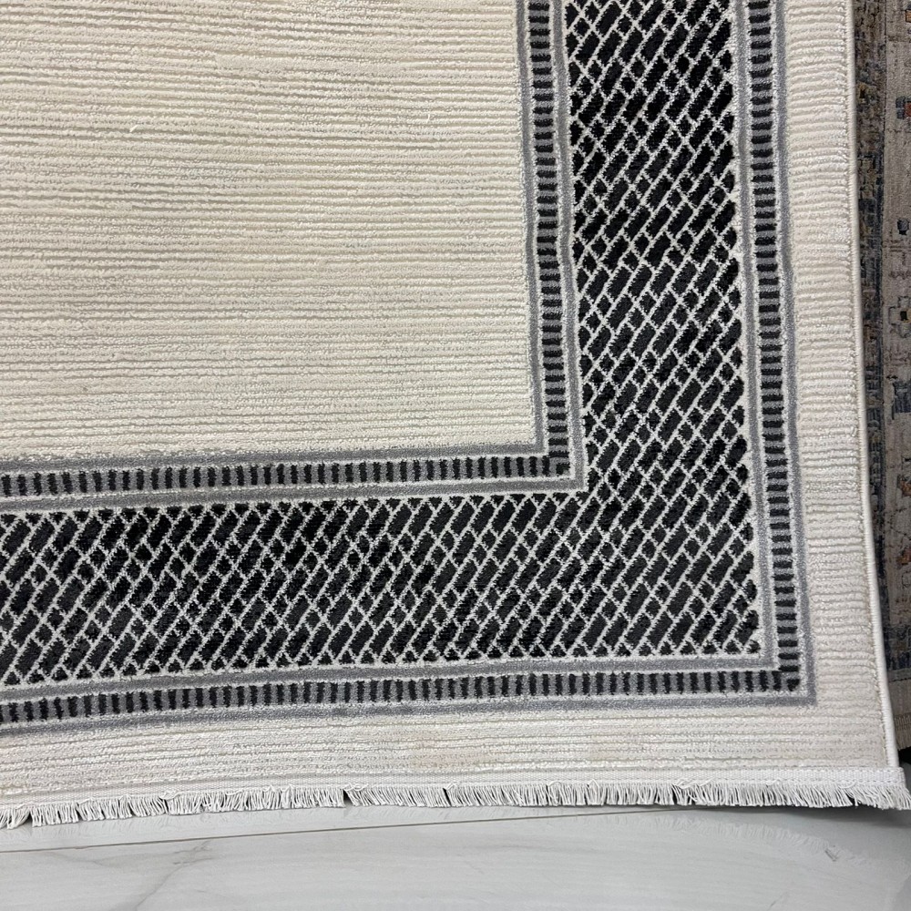 سجاد تركي اطار برواز فيكتوريا 41602A كريم اسود مقاس 150*220