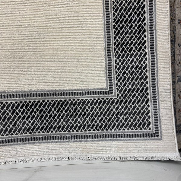 سجاد تركي اطار برواز فيكتوريا 41602A كريم اسود مقاس 250*350