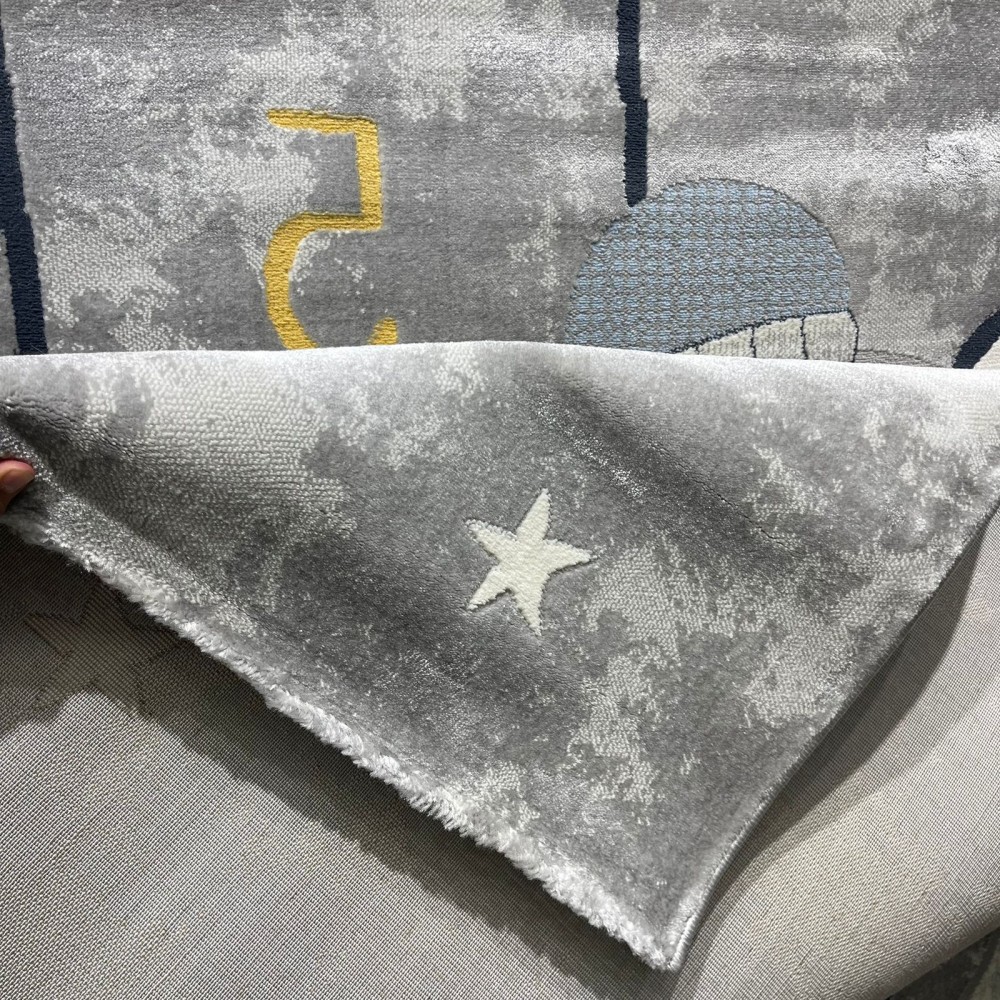 سجاد تركي اطفال كيدز 40684A اللون ابيض رصاصي فاتح مقاس 300*400